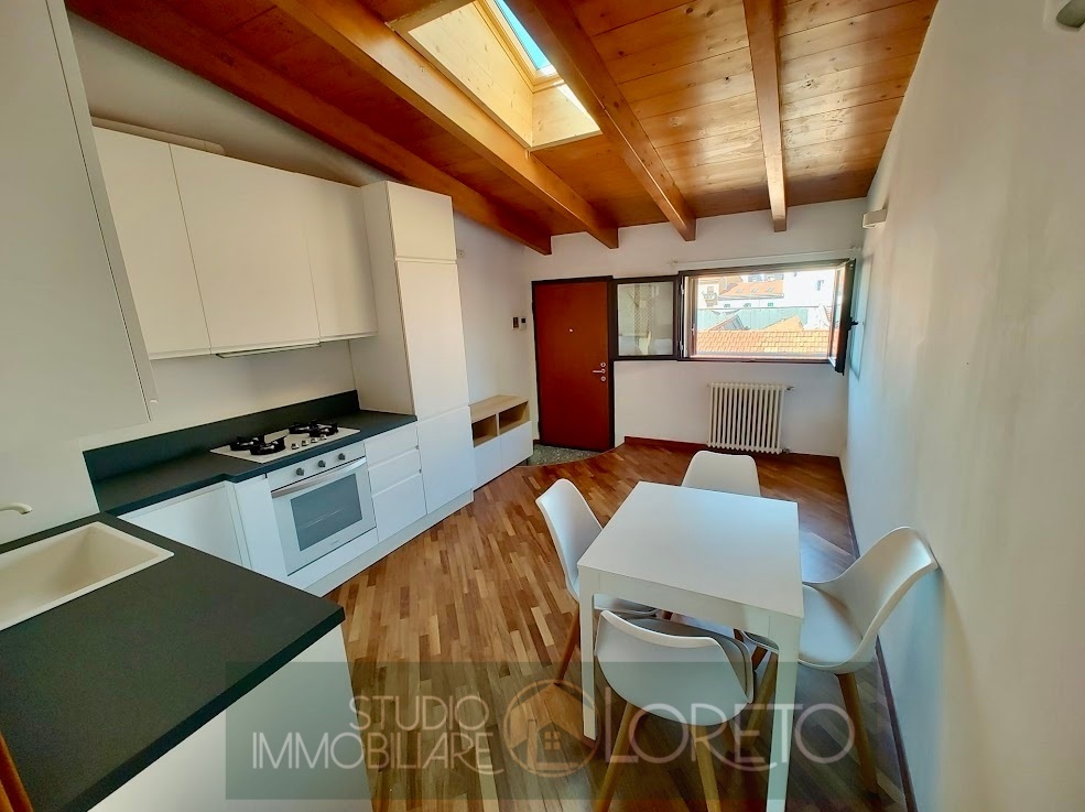 2LOCALI /40MQ. RIF.CA53BED / MILANO (BICOCCA) PERFETTE CONDIZIONI