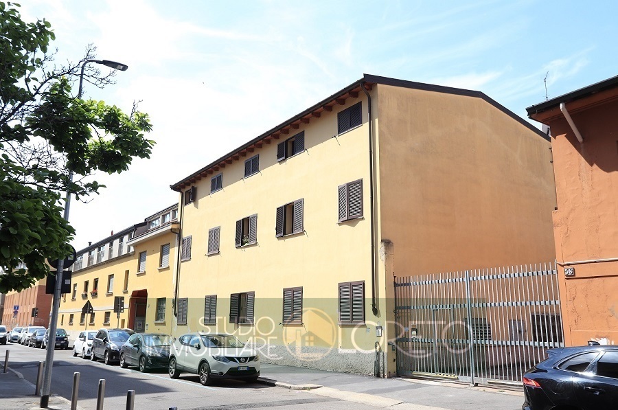 2LOCALI / 40MQ. RIF. CA53AB / MILANO (GRECO/BICOCCA) PERFETTE CONDIZIONI